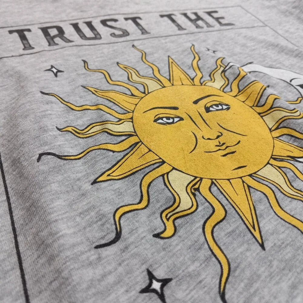 Freeze Trust The Universe Sun Moon Graphic‎ Tee Gray V-Neck T-Shirt Small